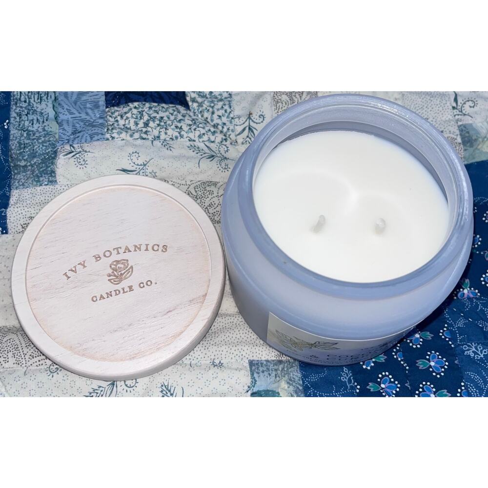 NEW! Ivy Botanics Coconut & Currant Scented Candle 11.8 oz - Picture 4 of 5